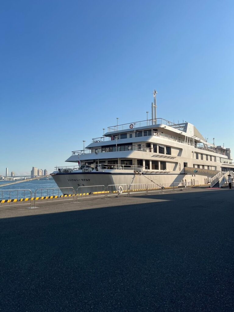 🚢✨特別なシチュエーションで行うマジックショーのご紹介—船上で輝く、非日常のエンターテインメント—✨🎩🚢